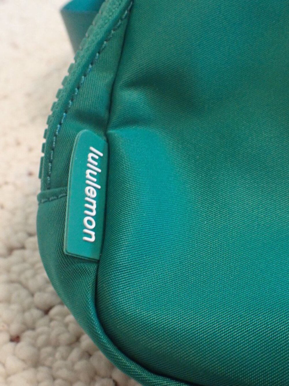 Lululemon Everywhere Belt Bag - Picture 4 of 7